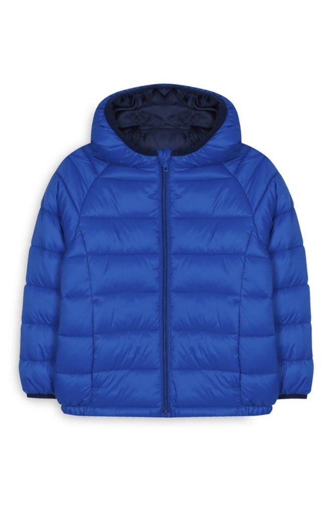 Chaqueta acolchada azul de niño pequeño