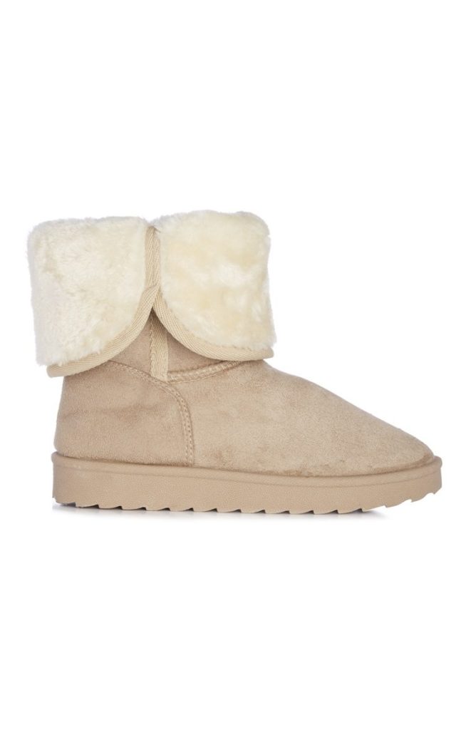 Botas beige de pelo para la nieve