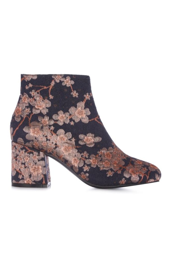 Botas con bordado de flores