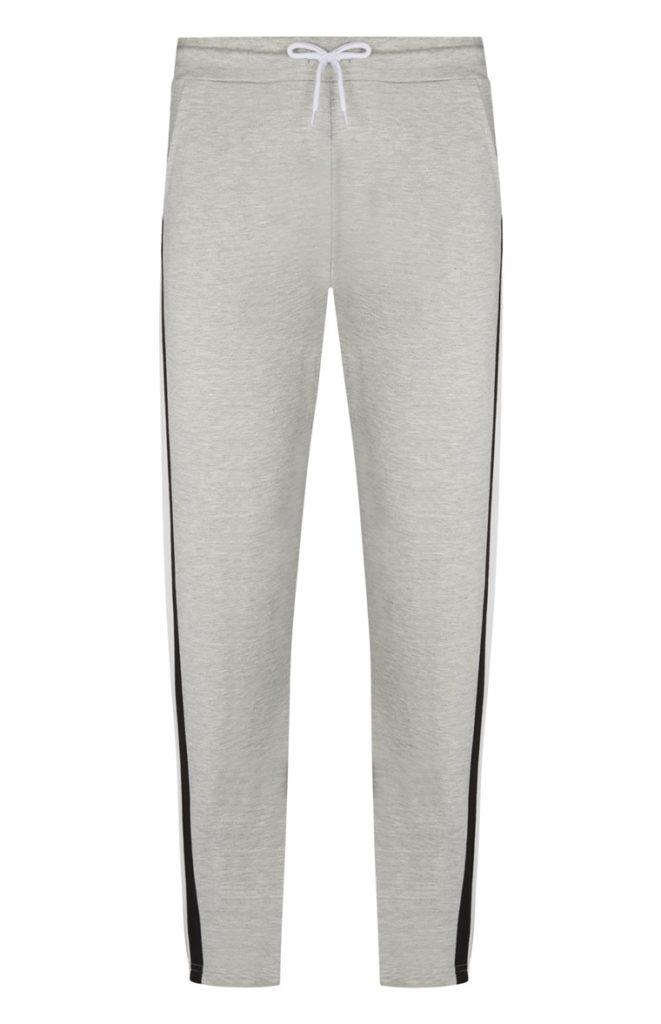 Pantalón deportivo gris con raya lateral