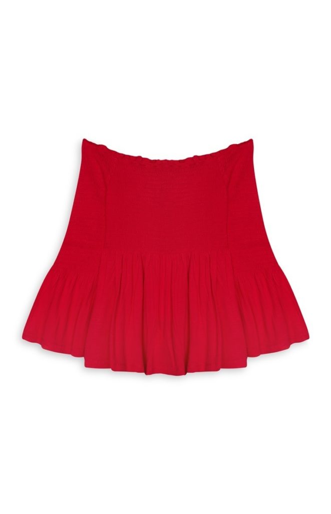 Top fruncido rojo con cuello barco