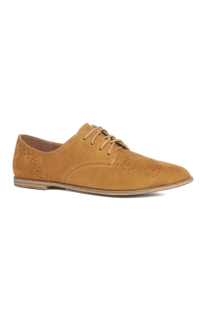 Zapatos brogue color canela con cordones