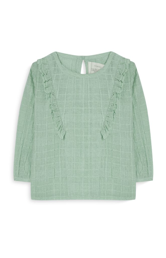 Camisa verde con volantes para niña