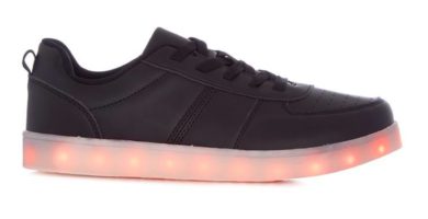 Deportivas negras con luces