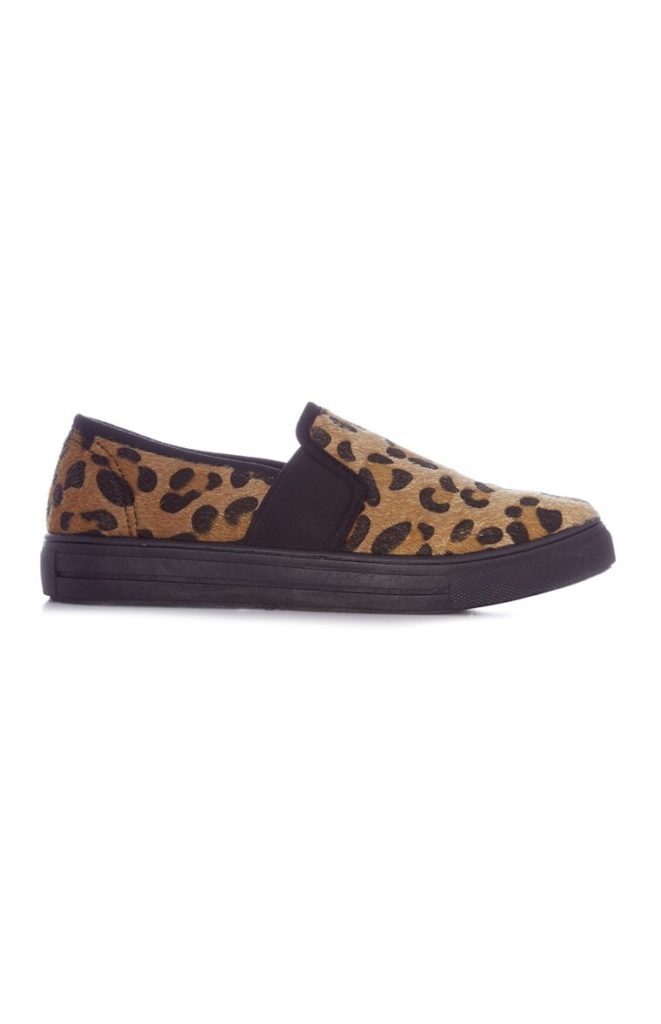 Zapatilla con estampado de leopardo