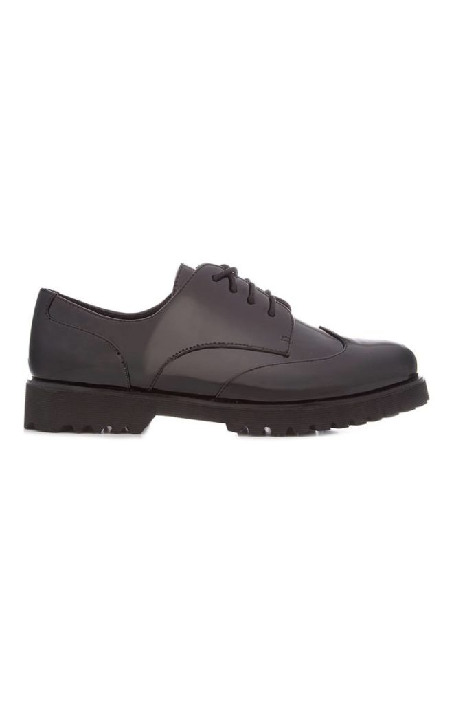 Zapatos brogue negros brillantes