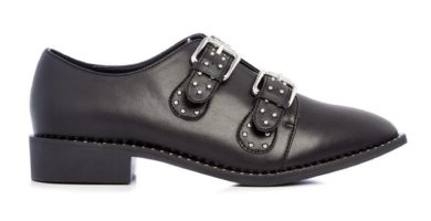 Zapatos brogue negros con tachuelas