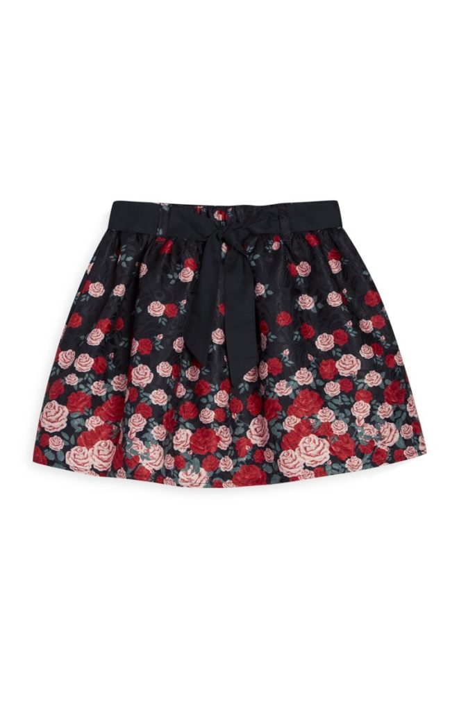 Falda floral de niña pequeña