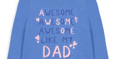 Camiseta azul con mensaje «Dad»