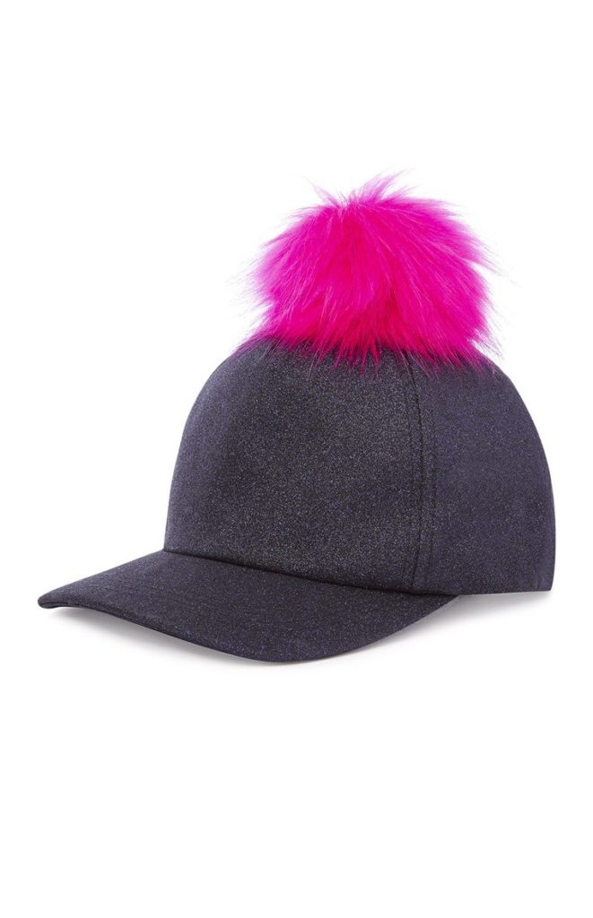 Gorra azul con purpurina y pompón rosa