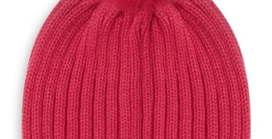 Gorro acanalado con pompón fucsia