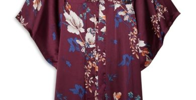 Kimono de satén granate con flores