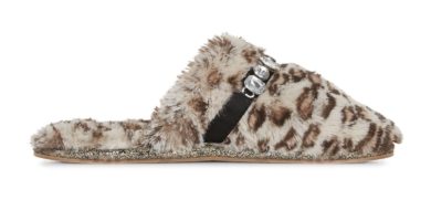 Pantuflas mullidas de animal print con diamantes