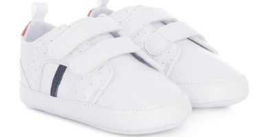 Zapato deportivo blanco para niño