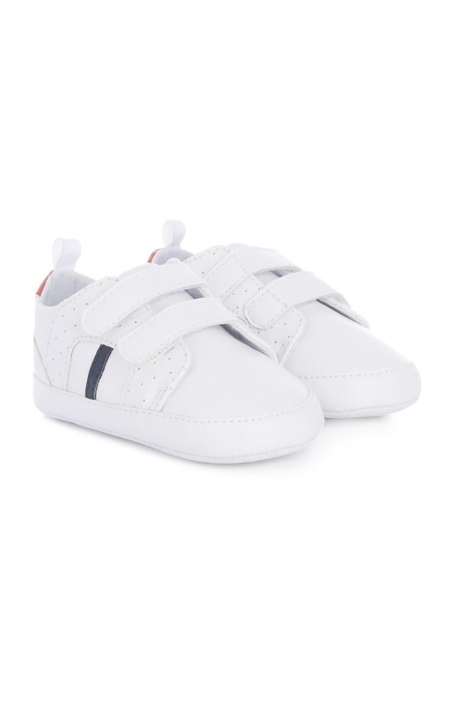 Zapato deportivo blanco para niño