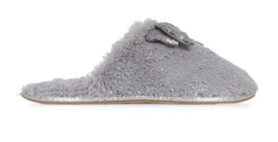 Pantufla resplandeciente color gris