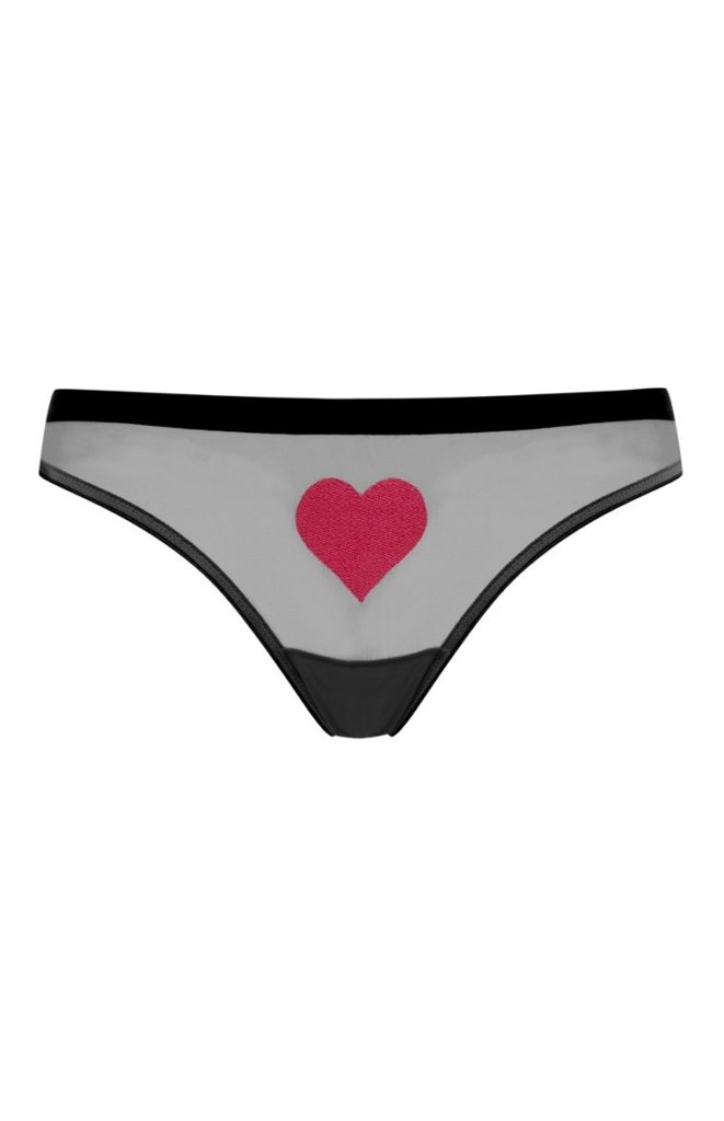 Tanga de corazón negro