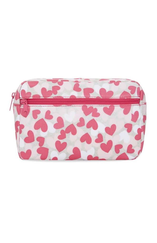 Porta cosméticos con estampado de corazones