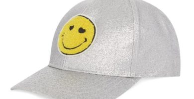 Gorra de béisbol sonriente color plata