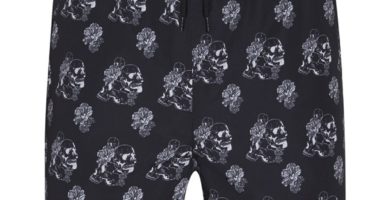 Pantalón corto estampado de calaveras