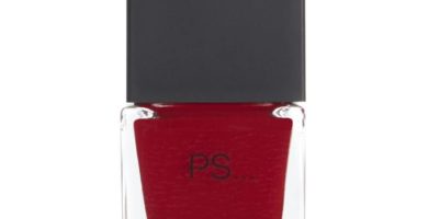 Esmalte rojo de uñas de PS