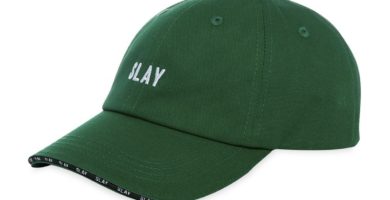 Gorra verde con slogan