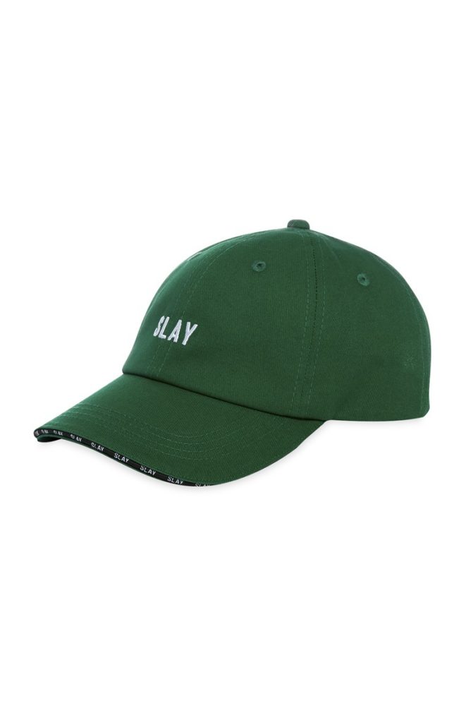 Gorra verde con slogan