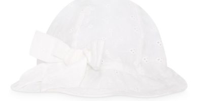 Sombrero blanco para bebé niña