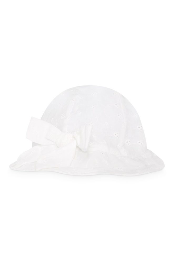 Sombrero blanco para bebé niña